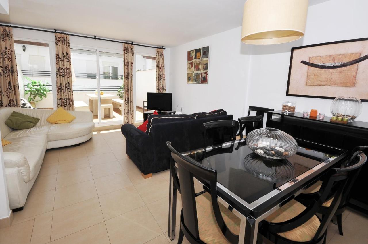 3 Bedroom Townhouse Benahavis Village Exterior photo